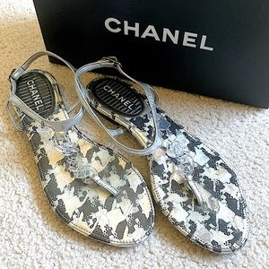 CHANEL Women's Black and Cream Sandals